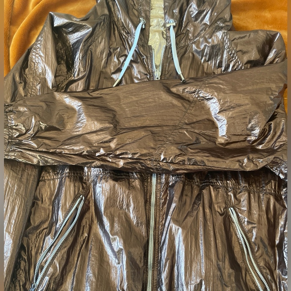 Women’s lightweight reversible metallic jacket